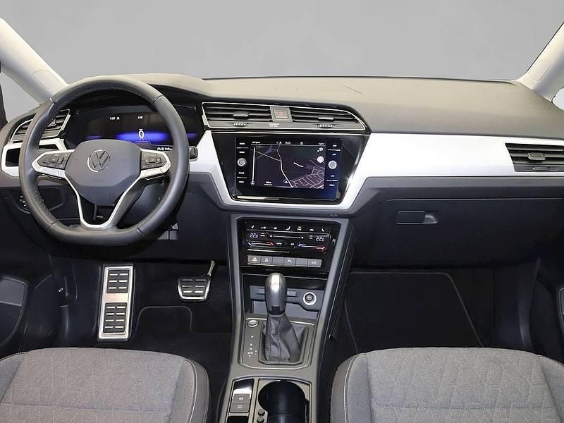 Gebraucht VW Touran S 150 PS (110 kW) 2024 Silber Van / Kleinbus