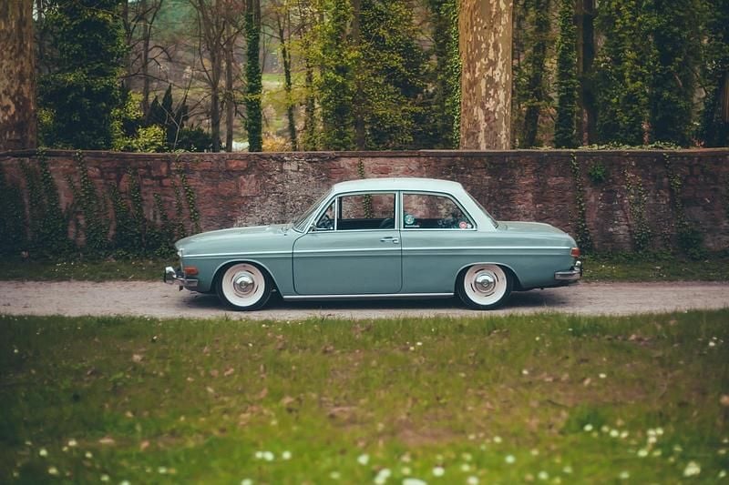 Blau Gebraucht 1968 Audi F103 Comfort Limousine | 12.550 € - Bild 1/4
