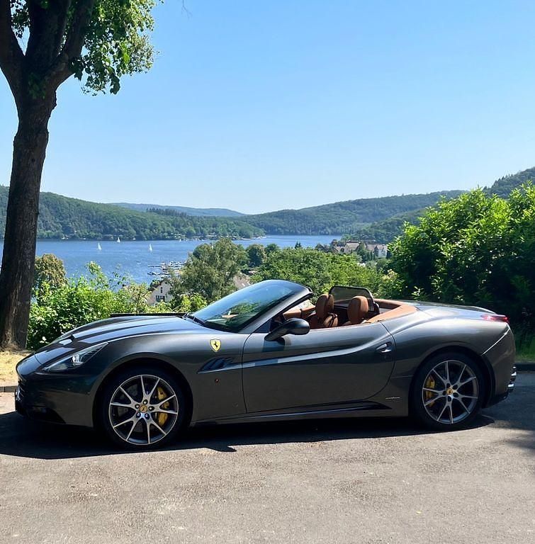 Grau Gebraucht 2012 Ferrari California Cabrio | 104.990 € (Guter Preis) - Bild 1/4