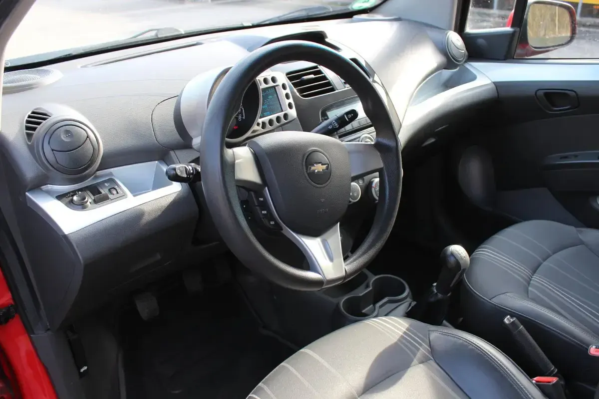 Gebraucht Chevrolet Spark 80 PS (58 kW) 2014 Rot Kleinwagen