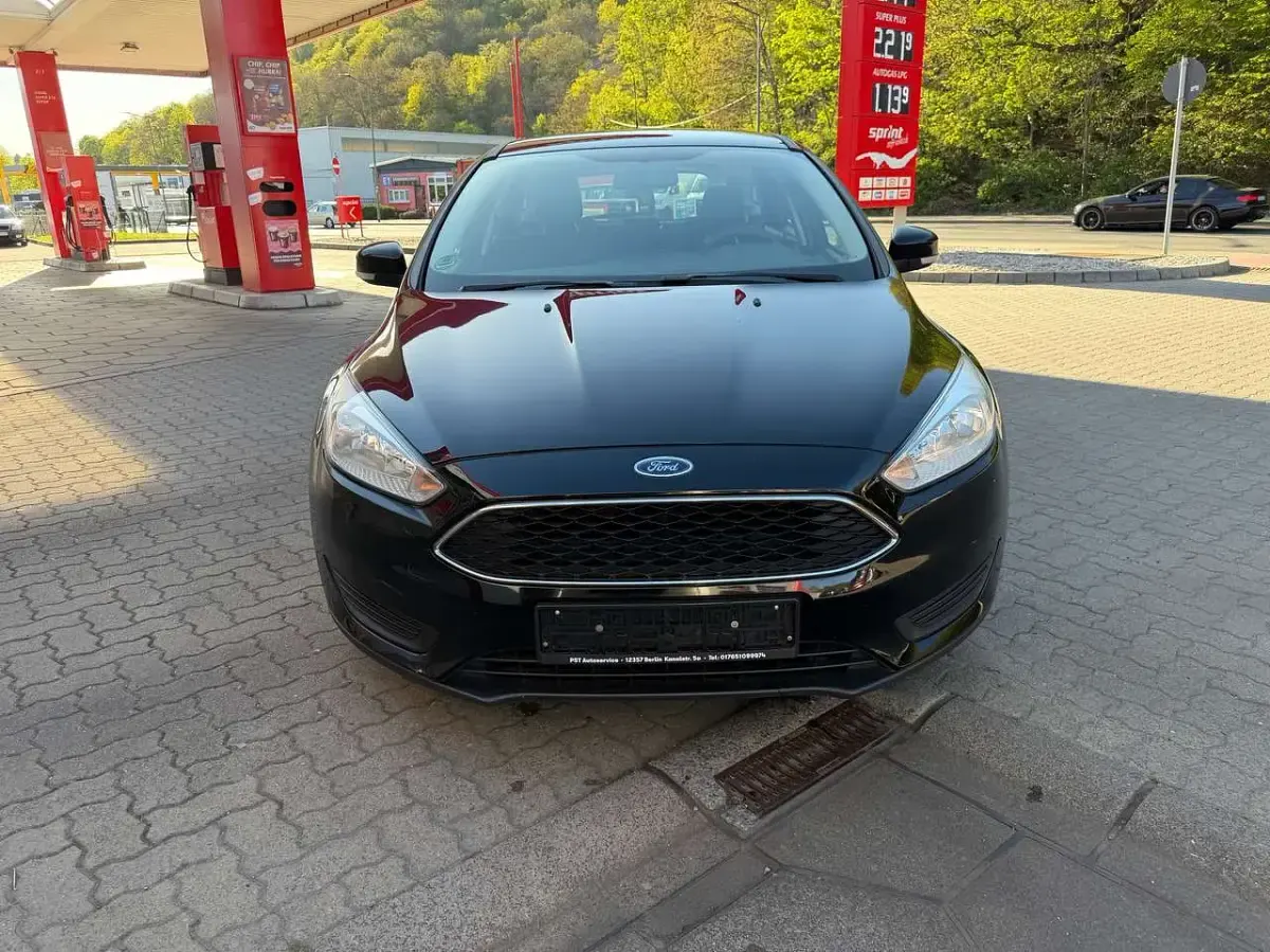 Second-hand Ford Focus 101 CP (74 kW) 2015 Negru Break