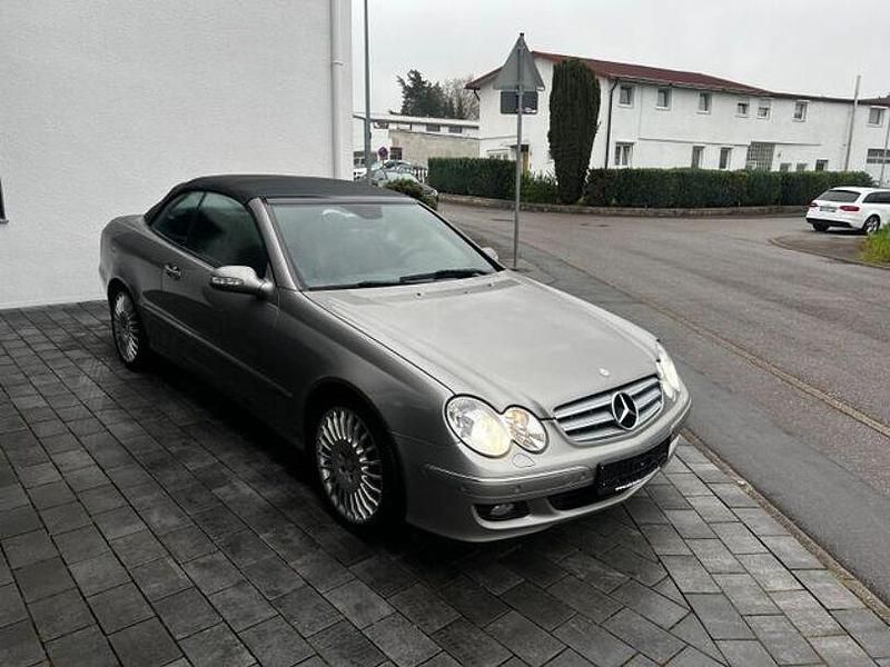 Gebraucht Mercedes CLK320 224 PS (164 kW) 2008 Silber Cabrio