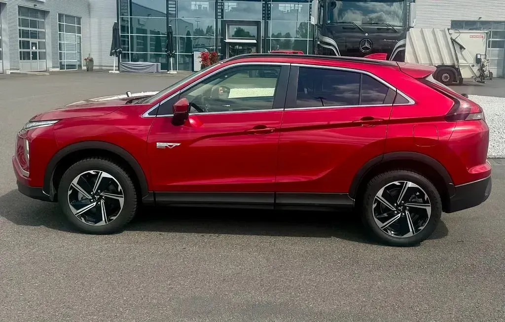 Gebraucht Mitsubishi Eclipse Cross Basis 188 PS (138 kW) 2025 Rot SUV