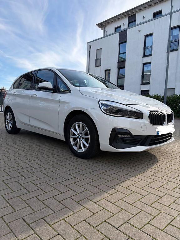 Weiß Gebraucht 2019 BMW 218 Active Tourer Advantage Van / Kleinbus | 15.000 € (Fairer Preis) - Bild 1/4