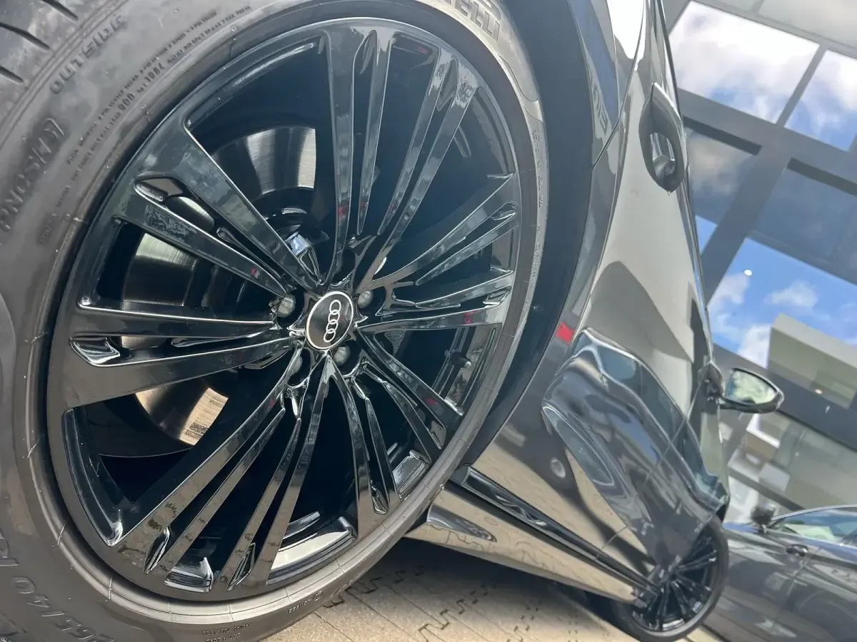Używany Audi A8 S-Line 340 KM (250 kW) 2023 Szary Sedan/Limuzyna