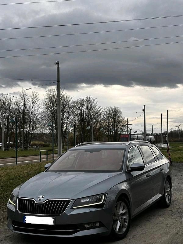 Gebraucht Skoda Superb 150 PS (110 kW) 2015 Grau Kombi
