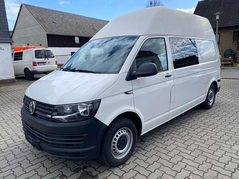 Gebraucht VW Transporter Basis 150 PS (110 kW) 2018 Candyweiss Van