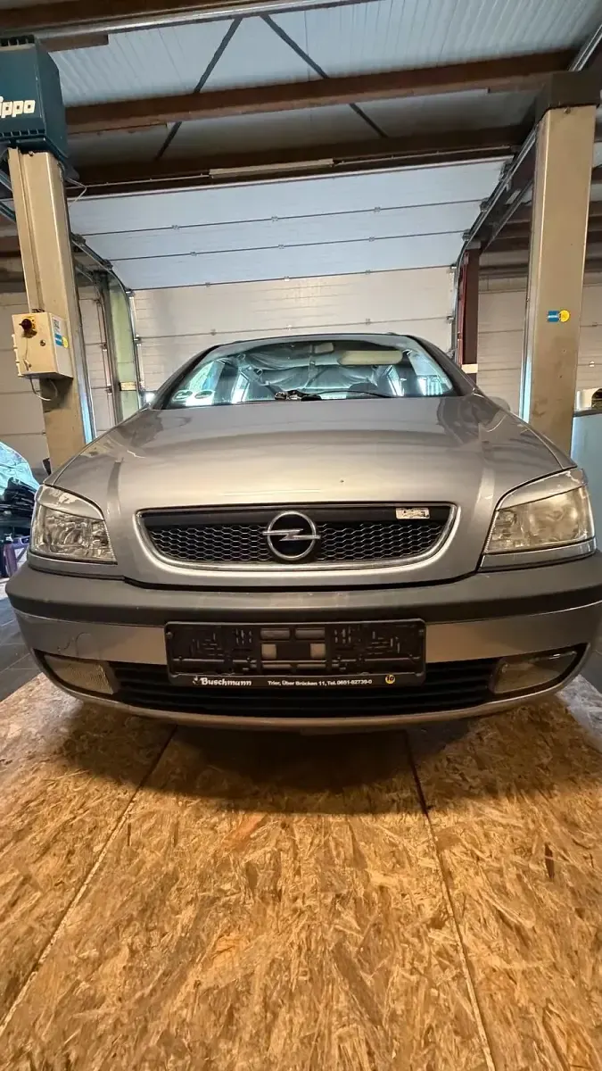 Gebraucht Opel Zafira OPC 125 PS (91 kW) 2003 Silber Van / Kleinbus