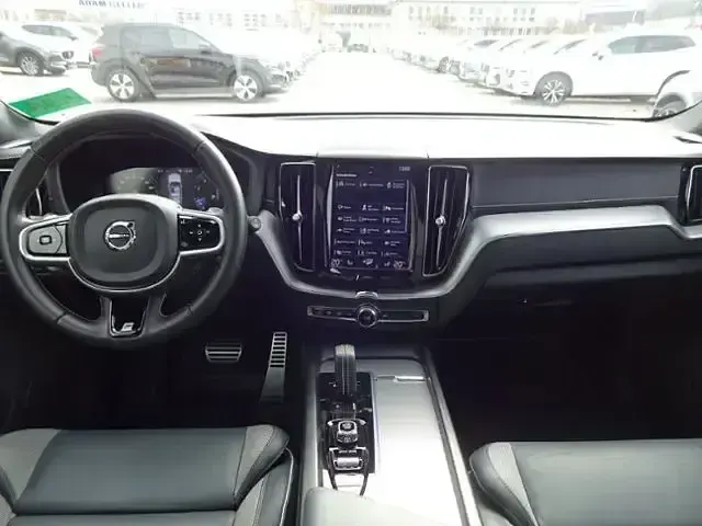 Gebraucht Volvo XC60 R-Design 299 PS (219 kW) 2020 Fusion red / metallic SUV