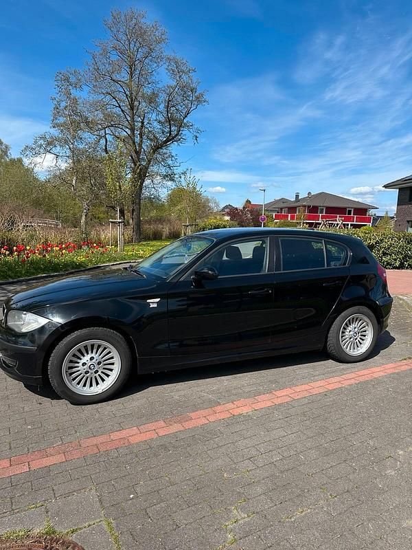 Second-hand BMW 116 122 CP (89 kW) 2009 Negru Hatchback
