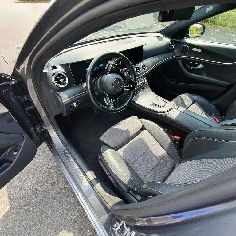 Gebraucht Mercedes E200 160 PS (117 kW) 2023 Grau Limousine