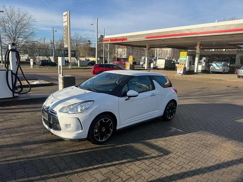 Weiß Gebraucht 2011 Citroën DS3 So Chic Kleinwagen | 4.800 € (Guter Preis) - Bild 1/4