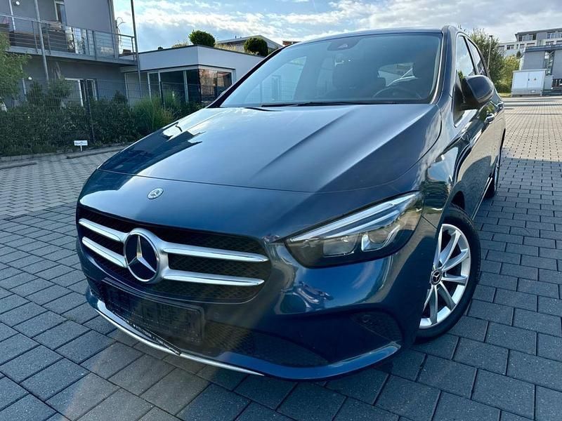 Blau Gebraucht 2020 Mercedes B180 Van / Kleinbus | 16.960 € (Etwas zu teuer) - Bild 1/4