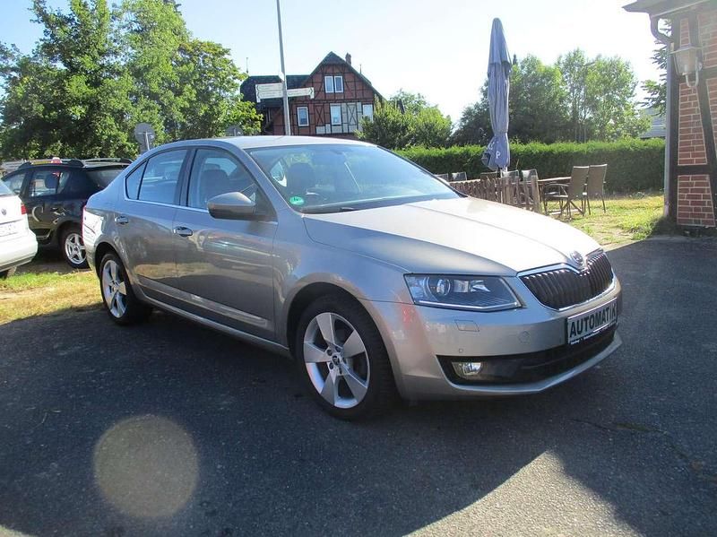 Gebraucht Skoda Octavia Style 110 PS (80 kW) 2015 Capuccino/capuccino beige Limousine