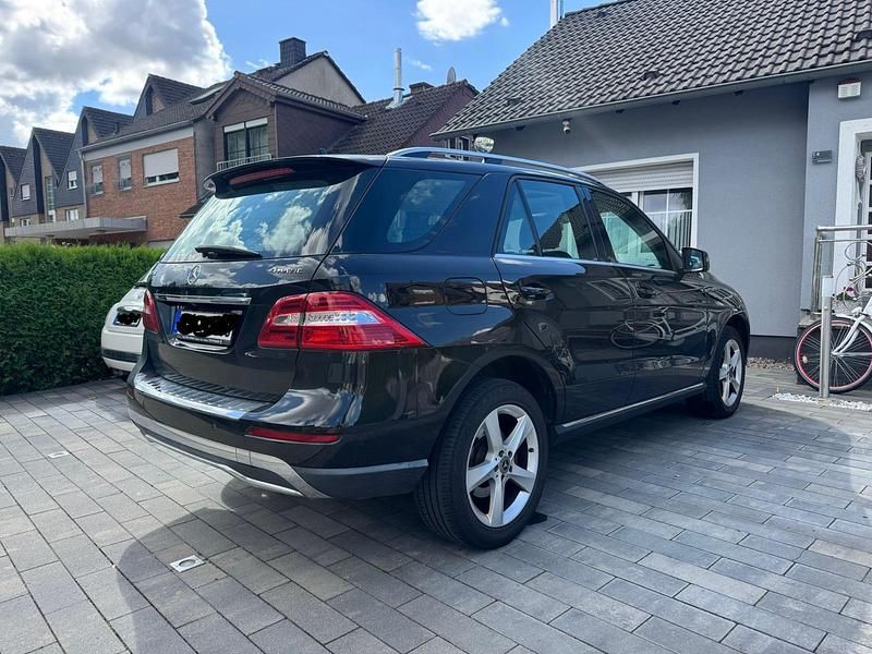 Gebraucht Mercedes ML250 204 PS (150 kW) 2014 Schwarz SUV