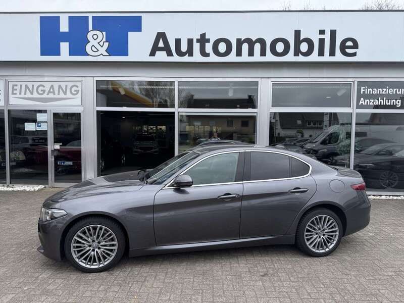 Colore interno (leder nero n Gebraucht 2018 Alfa Romeo Giulia Super Limousine | 16.950 € (Fairer Preis) - Bild 1/4
