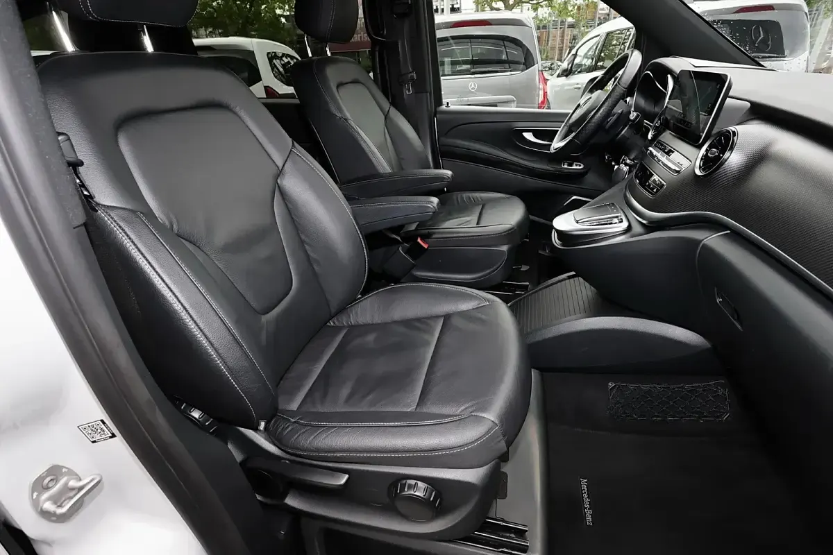 Gebraucht Mercedes V300 Avantgarde Edition 237 PS (174 kW) 2022 Bergkristallweiß metallic Van / Kleinbus