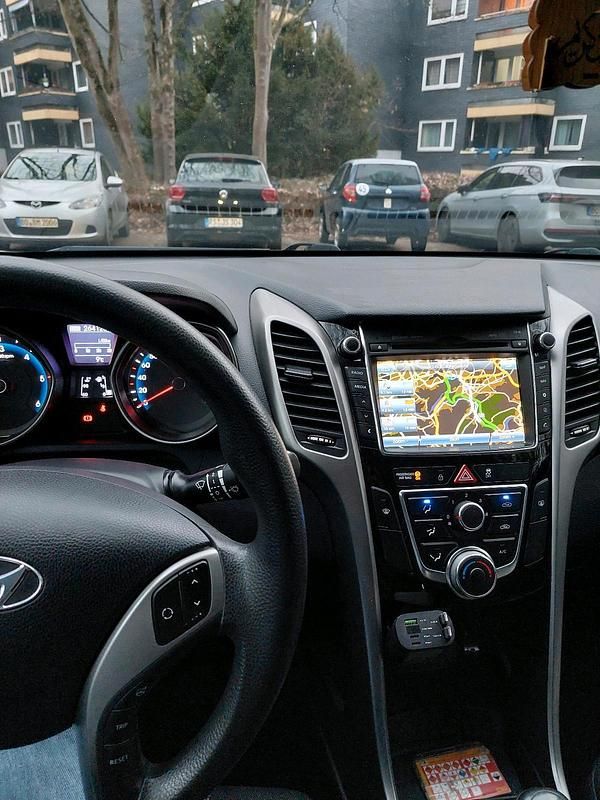 Gebraucht Hyundai i30 90 PS (66 kW) 2015 Grau Limousine