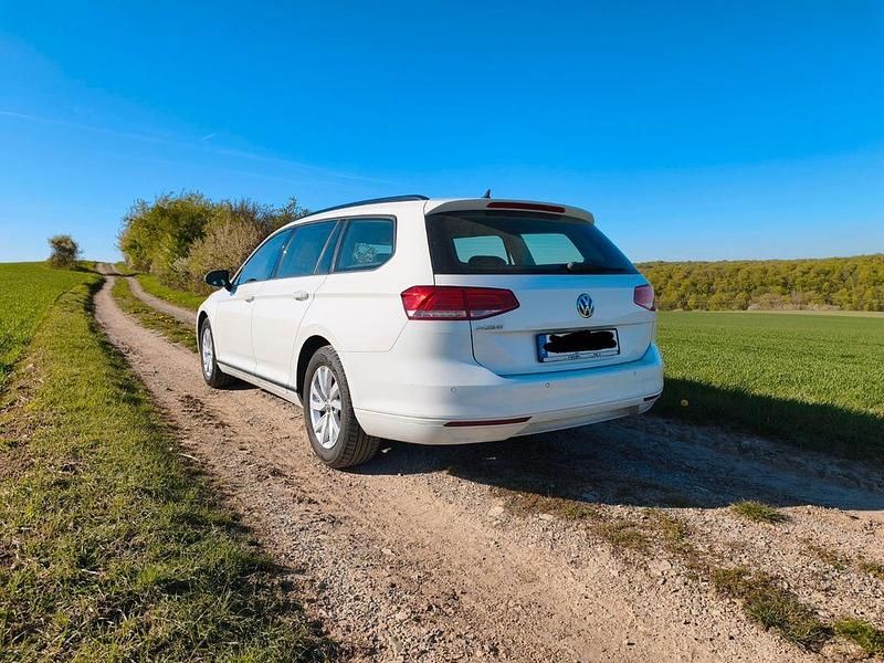 Gebraucht VW Passat 125 PS (91 kW) 2018 Weiß Kombi