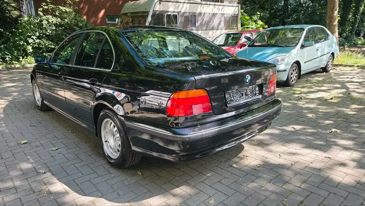Gebraucht BMW 523 170 PS (125 kW) 1998 Schwarz Limousine