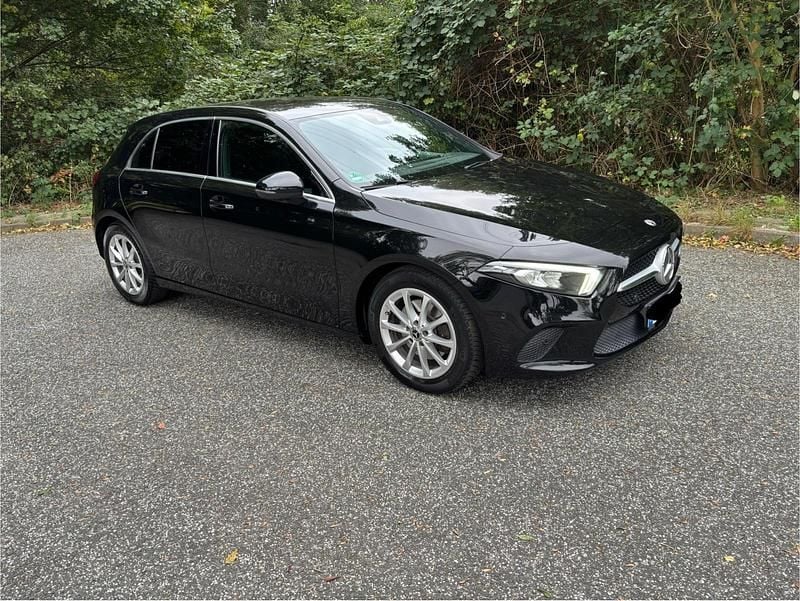 Schwarz Gebraucht 2019 Mercedes A220 Limousine | 20.500 € (Superpreis) - Bild 1/4
