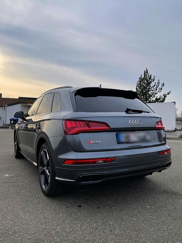 Grau Gebraucht 2018 Audi SQ5 SUV | 33.500 € (Etwas zu teuer) - Bild 1/4