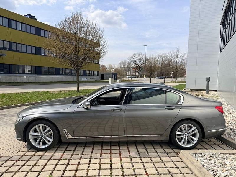 Gebraucht BMW 750L 449 PS (330 kW) 2017 Grau Limousine