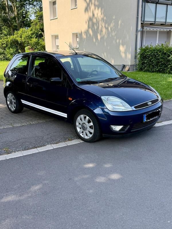 Blau Gebraucht 2003 Ford Fiesta Ghia Kleinwagen | 1.600 € (Guter Preis) - Bild 1/4