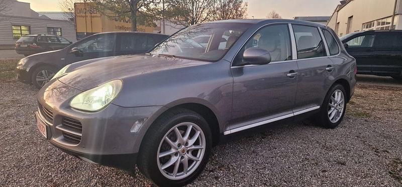 Grau Gebraucht 2004 Porsche Cayenne Basis SUV | 8.900 € (Etwas zu teuer) - Bild 1/4