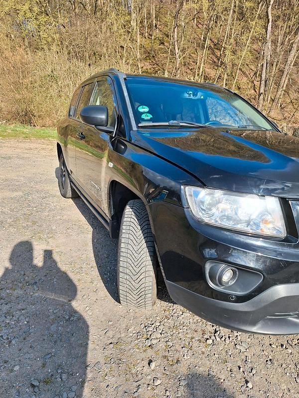 Gebraucht Jeep Compass 135 PS (99 kW) 2012 Schwarz SUV