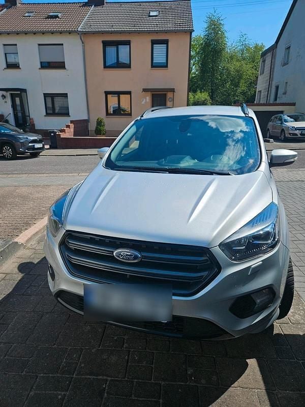 Silber Gebraucht 2018 Ford Kuga ST-Line SUV | 11.155 € (Superpreis) - Bild 1/4