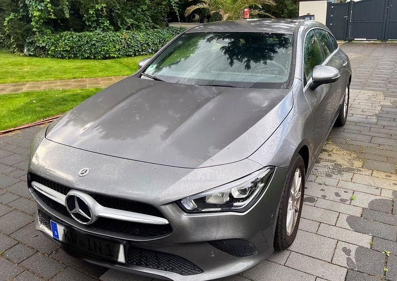 Grau Gebraucht 2022 Mercedes CLA180 Shooting Brake Kombi | 22.999 € (Guter Preis) - Bild 1/4