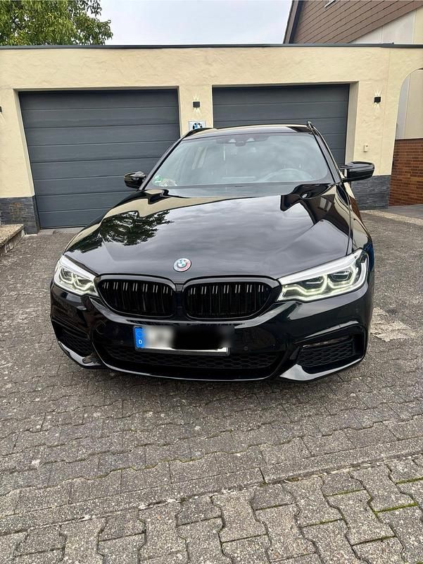 Schwarz Gebraucht 2018 BMW 520 M Sport Kombi | 21.900 € (Fairer Preis) - Bild 1/4
