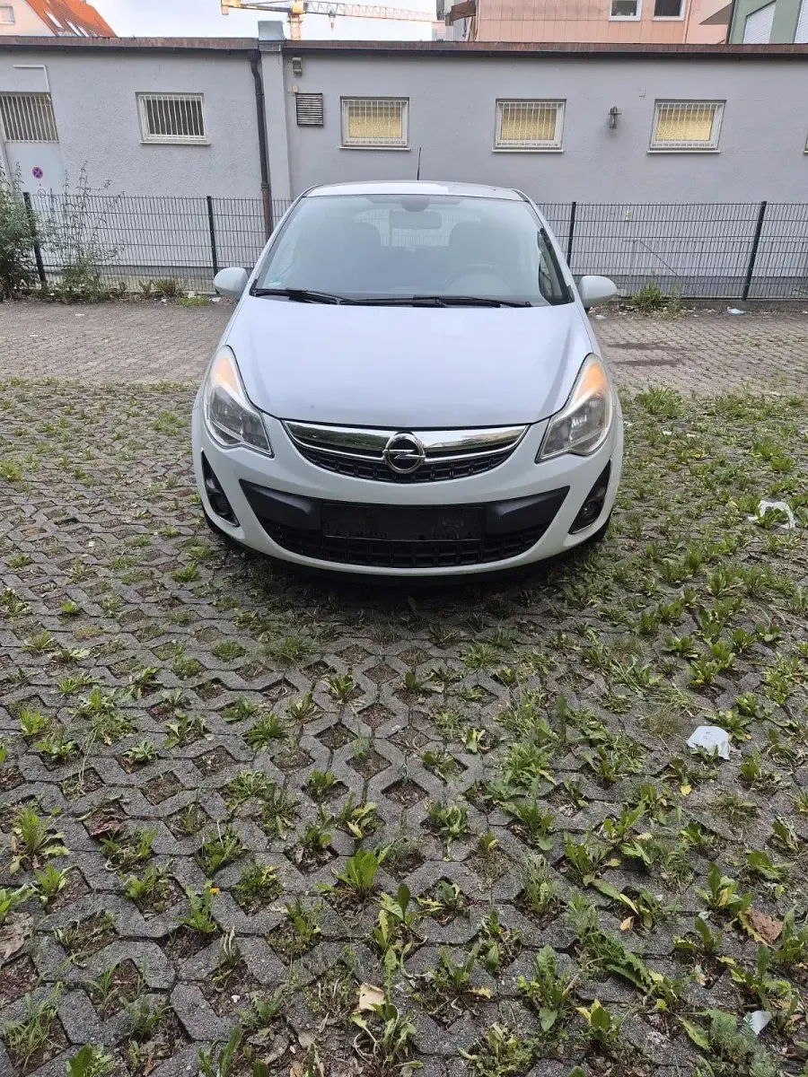 Gebraucht Opel Corsa 70 PS (51 kW) 2011 Weiß Kleinwagen