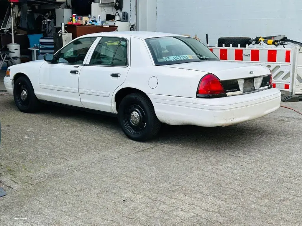 Gebraucht Ford Crown 220 PS (161 kW) 2011 Weiß Limousine