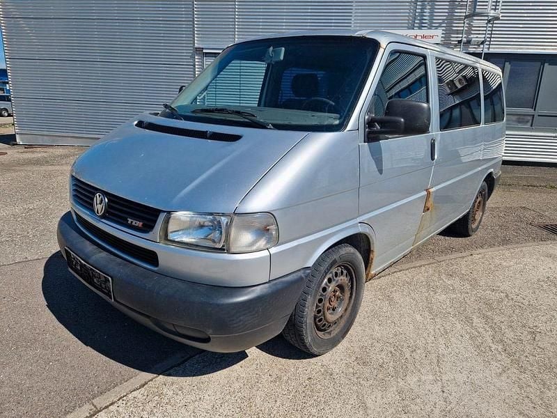 Second-hand VW Caravelle 151 CP (111 kW) 2001 Argintiu Van