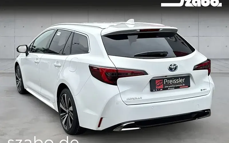 Neu Toyota Corolla 180 PS (132 kW) 2025 Weiß Kombi
