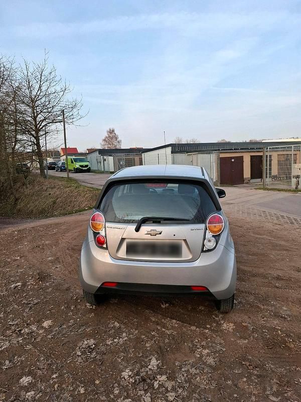 Gebraucht Chevrolet Spark 68 PS (50 kW) 2010 Silber Kleinwagen