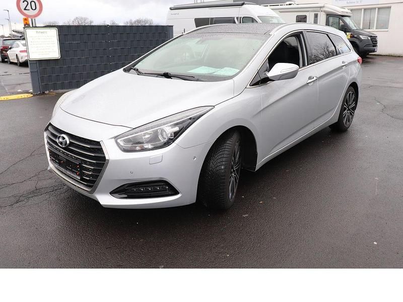 Gebraucht Hyundai i40 Premium 141 PS (103 kW) 2017 Silber Kombi