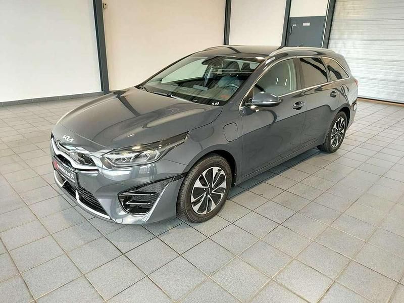 Gebraucht Kia Ceed Spirit 141 PS (103 kW) 2022 Grau Kleinwagen
