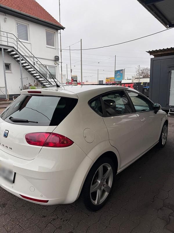 Gebraucht Seat Leon 125 PS (91 kW) 2010 Weiß Kleinwagen