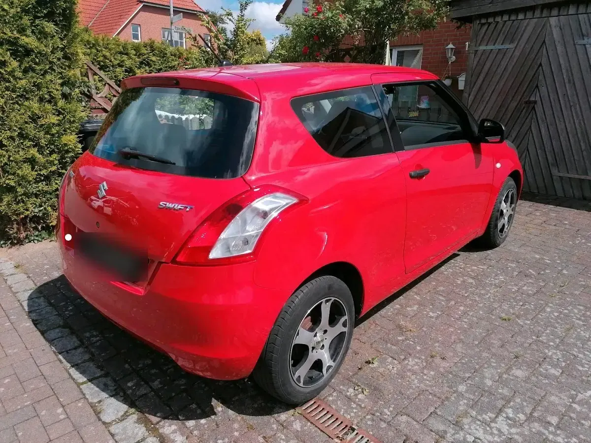 Gebraucht Suzuki Swift 94 PS (69 kW) 2011 Rot Kleinwagen