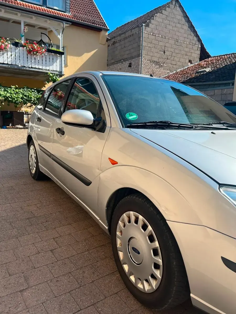 Gebraucht Ford Focus Zetec 115 PS (84 kW) 2004 Silber Limousine