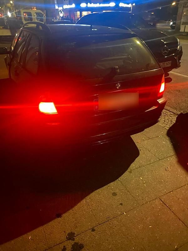 Gebraucht BMW 318 116 PS (85 kW) 2005 Schwarz Kombi