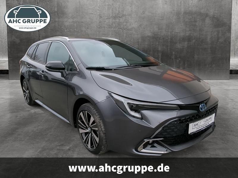 Neu Toyota Corolla Business Edition 152 PS (111 kW) 2025 Grau Kombi