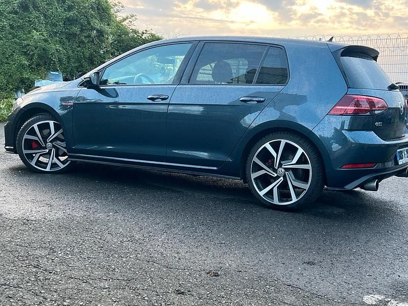 Gebraucht VW Golf VII GTI 230 PS (169 kW) 2018 Grau Kleinwagen