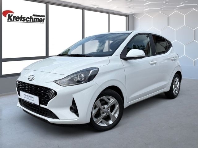 Weiss Gebraucht 2021 Hyundai i10 Edition 30 Kleinwagen | 12.690 € (Fairer Preis) - Bild 1/4