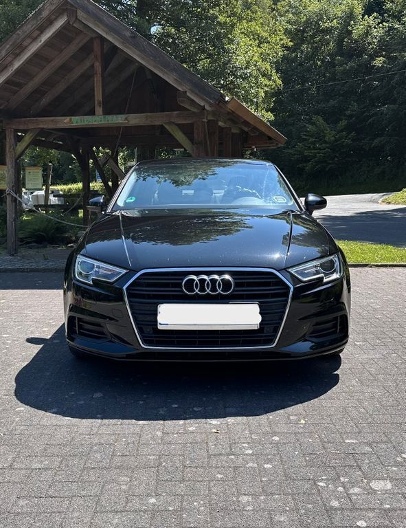 Schwarz Gebraucht 2019 Audi A3 Limousine | 16.400 € (Fairer Preis) - Bild 1/4