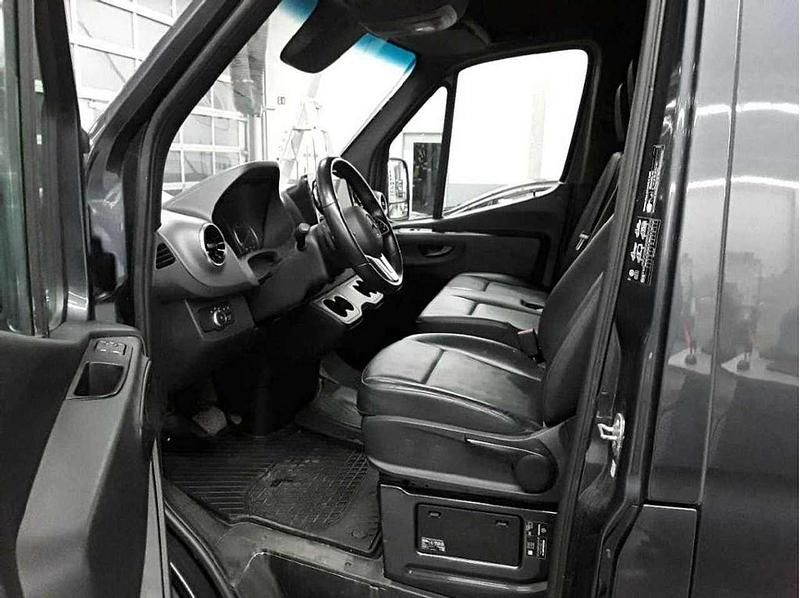 Gebraucht Mercedes Sprinter 170 PS (125 kW) 2023 Tenoritgrau metallic Van
