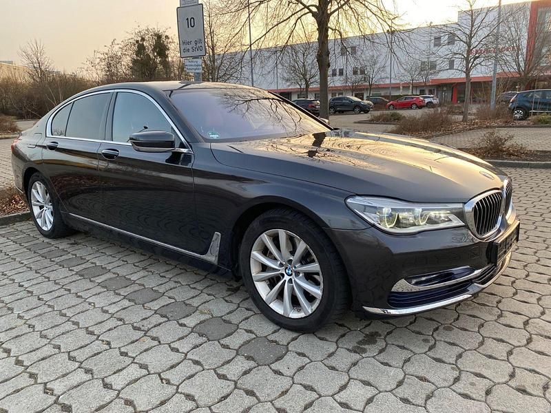 Gebraucht BMW 740 320 PS (235 kW) 2016 Grau Limousine